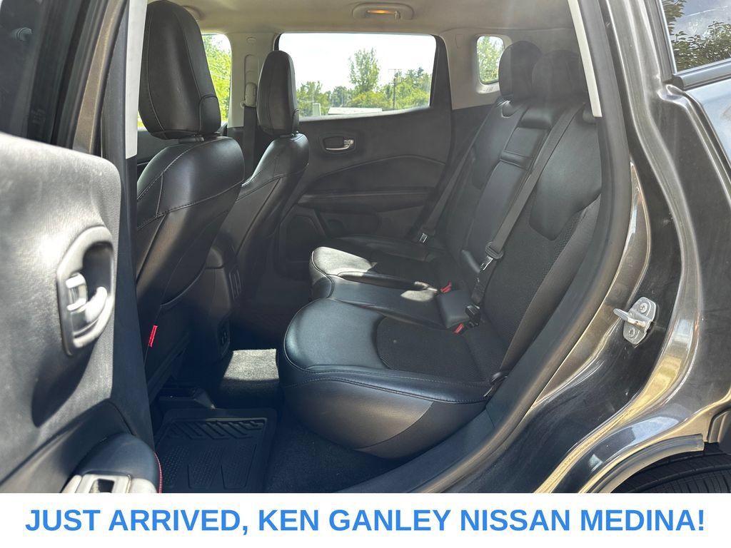 Used 2019 Jeep Compass Trailhawk w/ Popular Equipment Group AWD/4WD image 15