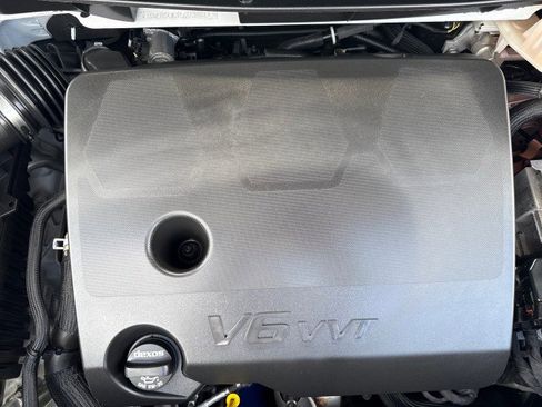 Used 2023 Chevrolet Traverse LT FWD image 30