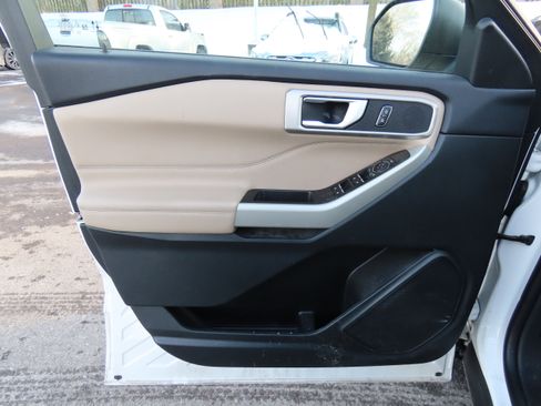 Used 2023 Ford Explorer XLT w/ Equipment Group 202A image 21