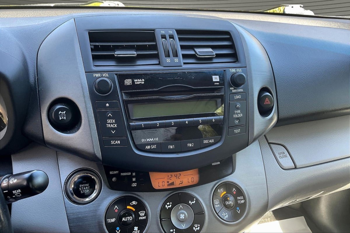 Used 2011 Toyota RAV4 Limited AWD/4WD image 9