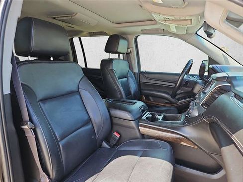 Used 2017 Chevrolet Suburban LT RWD image 21