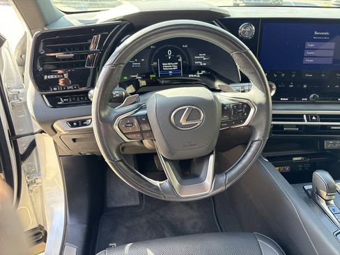 Certified 2025 Lexus RX 350h w/ Accessory Package (Z1) AWD/4WD image 18