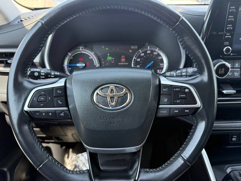 Used 2022 Toyota Highlander XLE AWD/4WD image 33