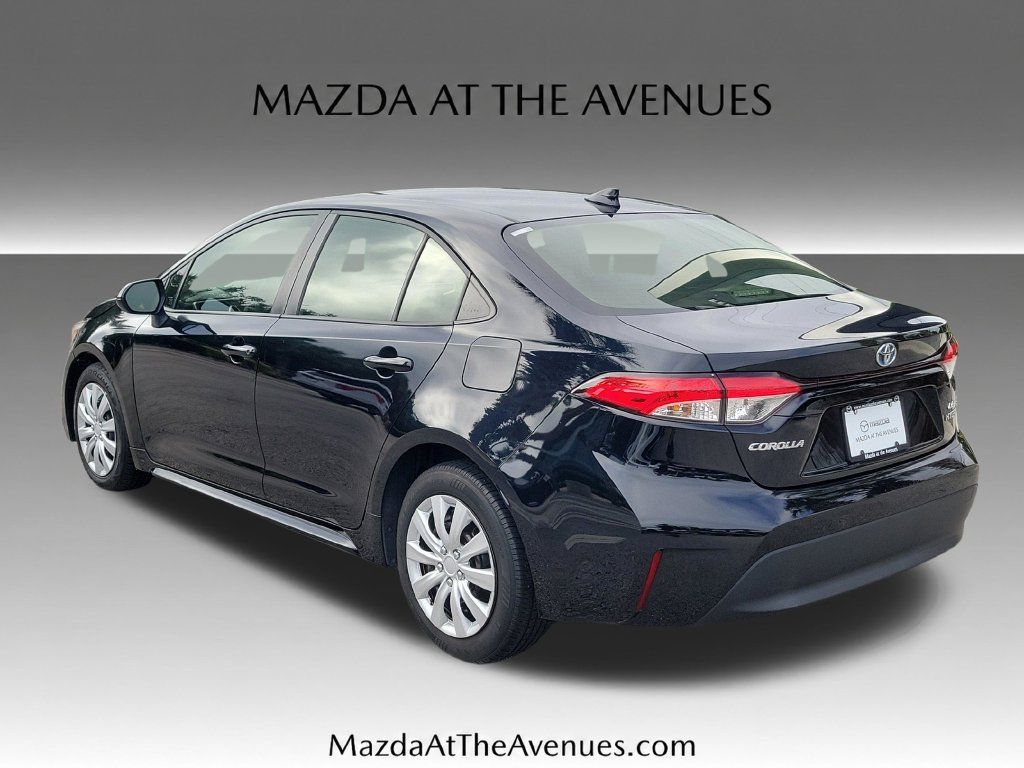 Used 2024 Toyota Corolla LE FWD image 5