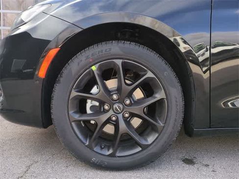 New 2026 Chrysler Pacifica Select image 14