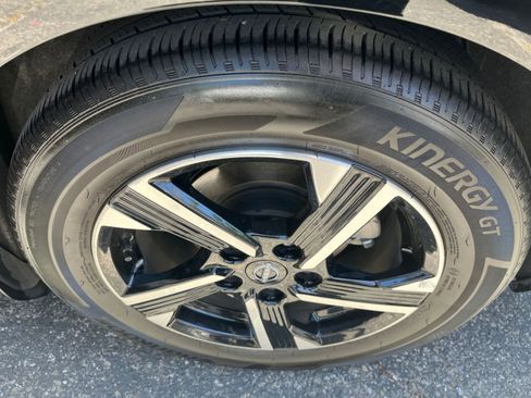 Used 2025 Nissan Sentra SV FWD image 28
