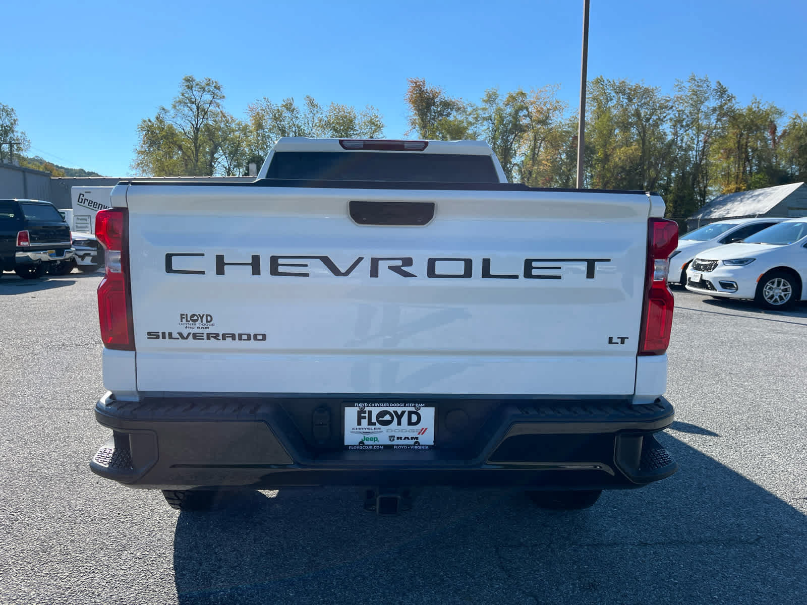 Used 2024 Chevrolet Silverado 1500 LT Trail Boss w/ LPO, Dark Essentials Package AWD/4WD image 4
