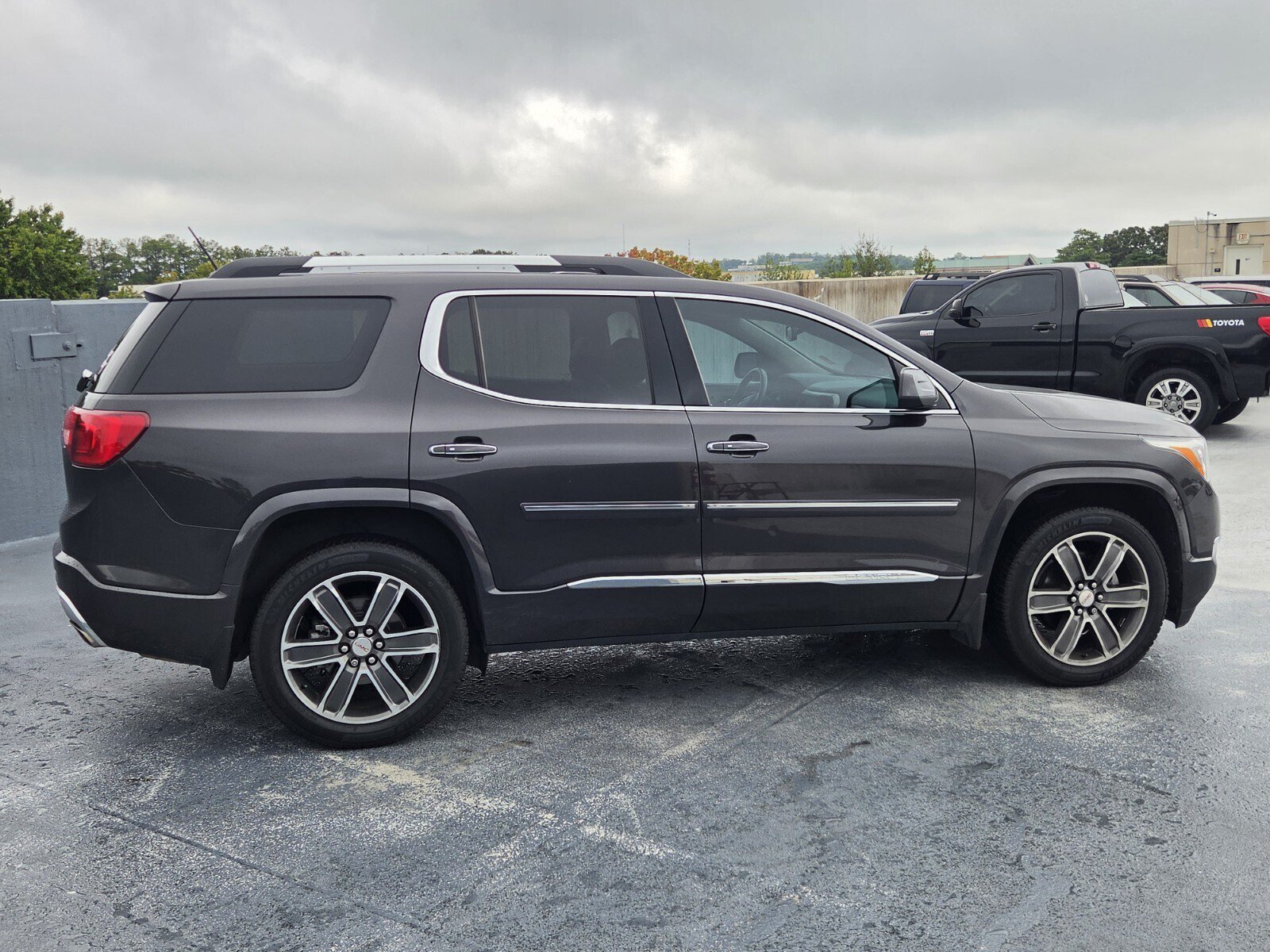 Used 2018 GMC Acadia Denali w/ Technology Package FWD image 6