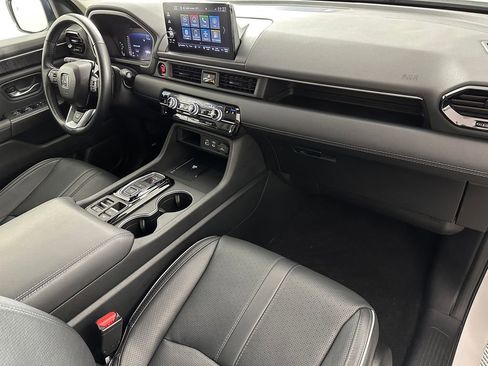 Used 2025 Honda Pilot Elite image 21