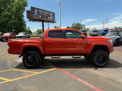 Used 2017 Toyota Tacoma TRD Sport w/ Tow Package (A/T) AWD/4WD image 6