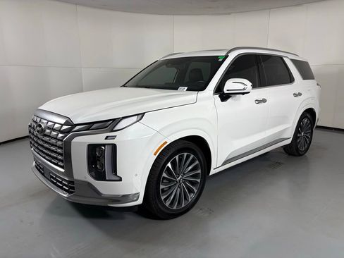 Used 2024 Hyundai Palisade Calligraphy image 4