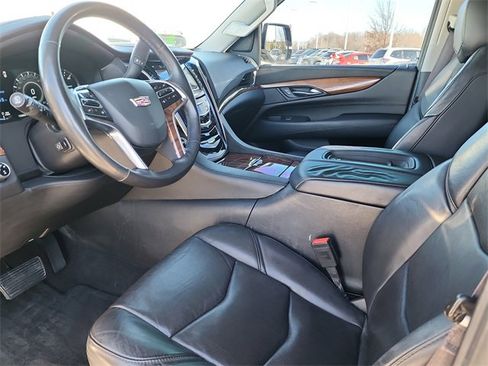 Used 2016 Cadillac Escalade Luxury image 12
