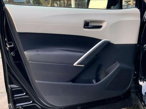 New 2026 Toyota Corolla Cross L image 10