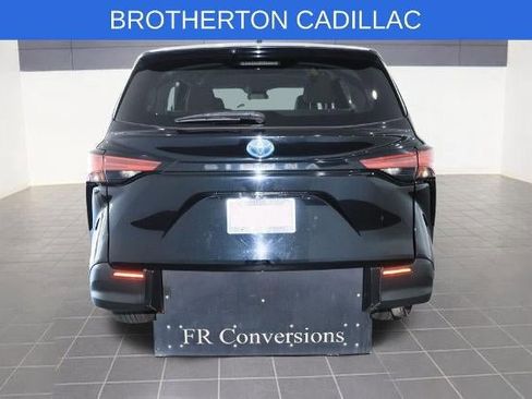 Used 2022 Toyota Sienna LE FWD image 6