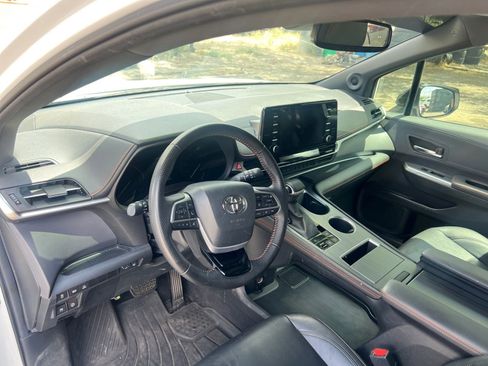 Used 2022 Toyota Sienna XSE w/ XSE Plus Package FWD image 18
