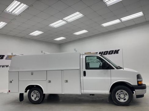New 2026 Chevrolet Express 3500 w/ Power Convenience Package RWD image 4