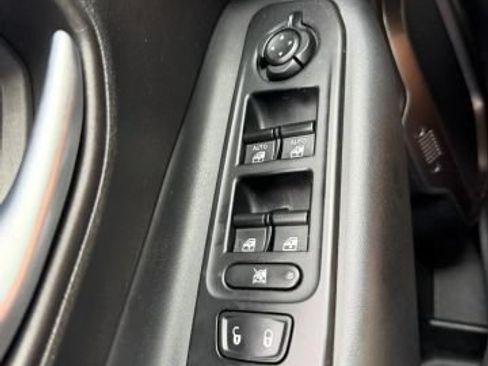 Used 2018 Jeep Renegade Limited w/ Advanced Technology Group FWD image 23