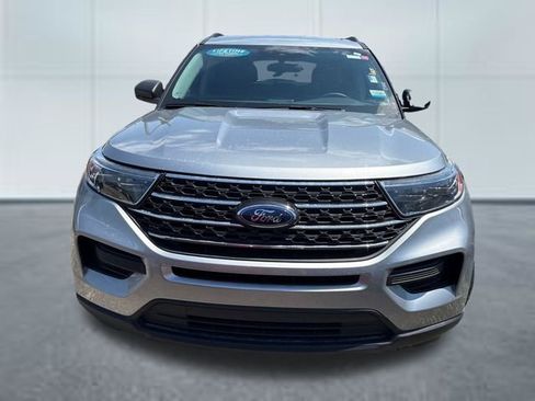 Used 2024 Ford Explorer XLT AWD/4WD image 6