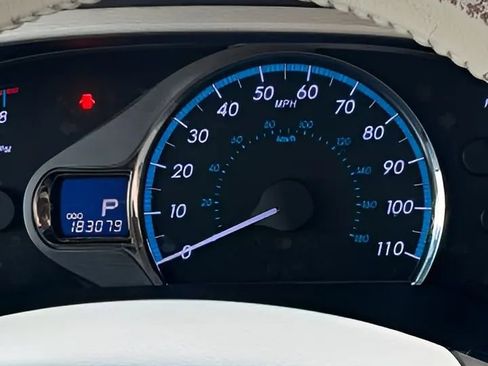 Used 2014 Toyota Sienna XLE image 32