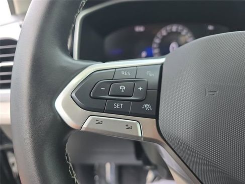 Used 2025 Volkswagen Taos SE image 24