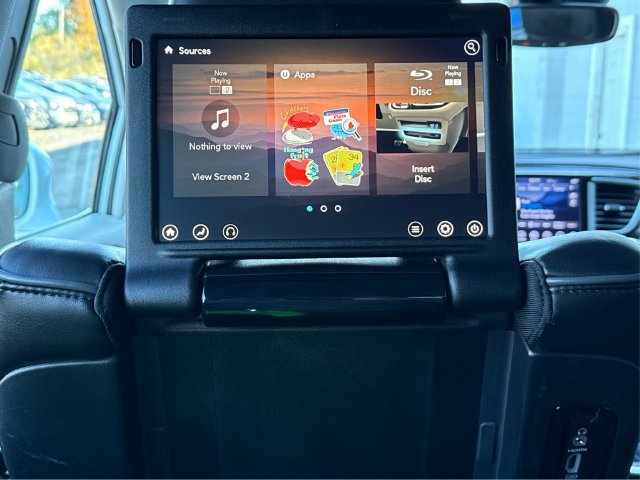 Used 2018 Chrysler Pacifica Limited w/ Advanced Safetytec Group FWD image 40
