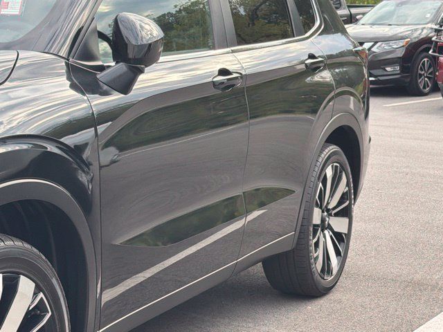 Used 2025 Mitsubishi Outlander AWD image 5