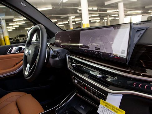 Used 2026 BMW X5 sDrive40i w/ Parking Assistance Package image 29