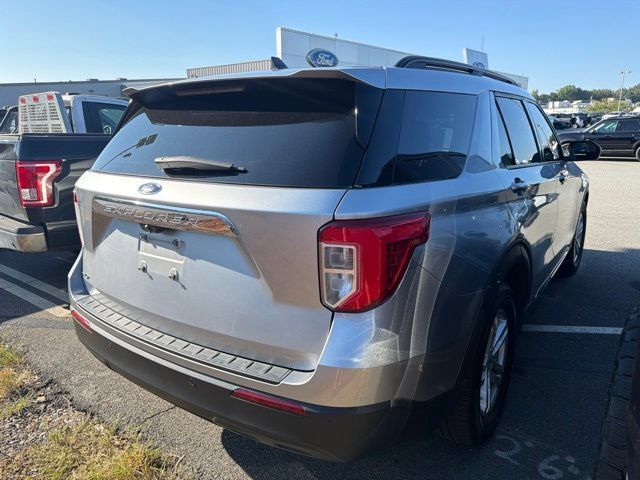 Used 2021 Ford Explorer XLT RWD image 3