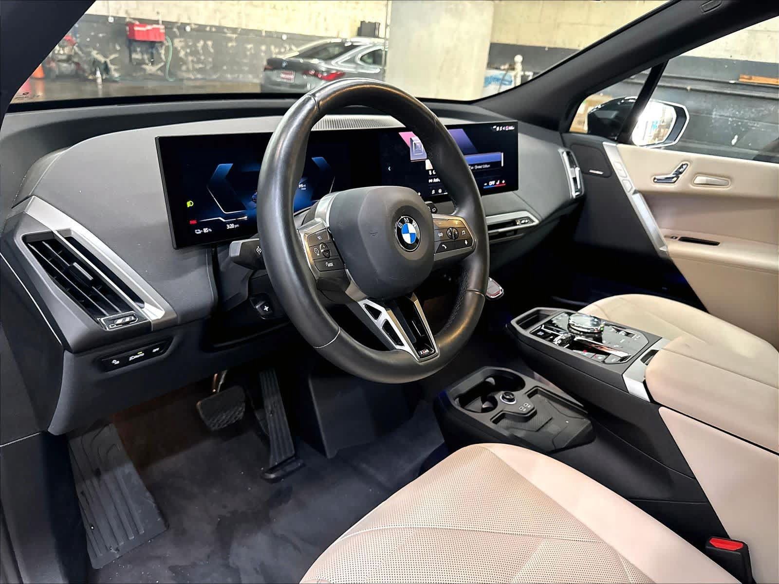 Used 2025 BMW iX xDrive50 w/ Premium Package AWD/4WD image 16