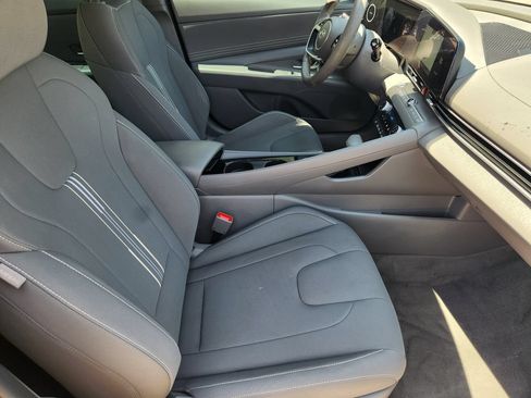 Used 2024 Hyundai Elantra SEL w/ Convenience Package FWD image 11