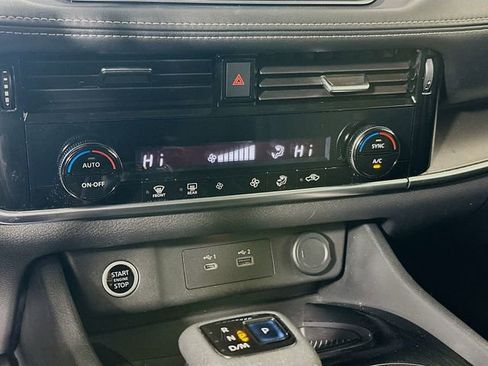 Used 2021 Nissan Rogue SV image 16