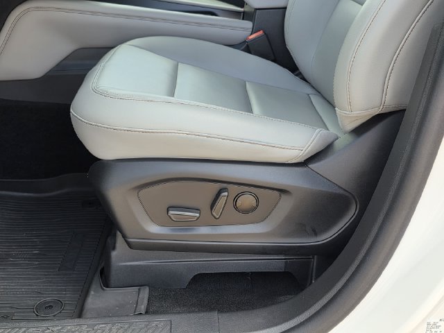 Used 2025 Ford Explorer Active w/ Active Comfort Package RWD image 16