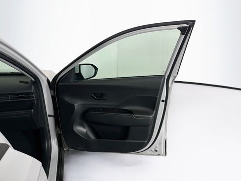 Used 2025 Hyundai Kona SEL AWD/4WD image 32