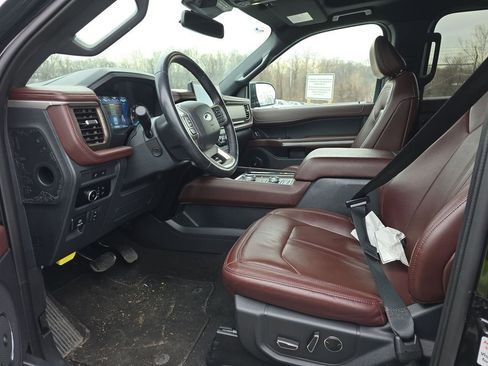 Used 2024 Ford Expedition Max Limited AWD/4WD image 7