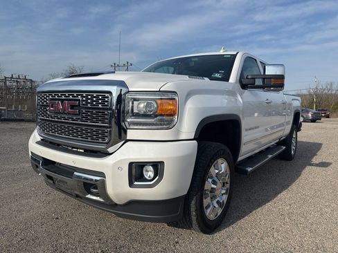 Used 2019 GMC Sierra 2500 Denali w/ Duramax Plus Package image 5