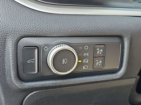 Used 2020 Ford Explorer XLT w/ Equipment Group 202A image 18