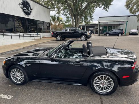 Used 2017 FIAT 124 Spider Classica image 9