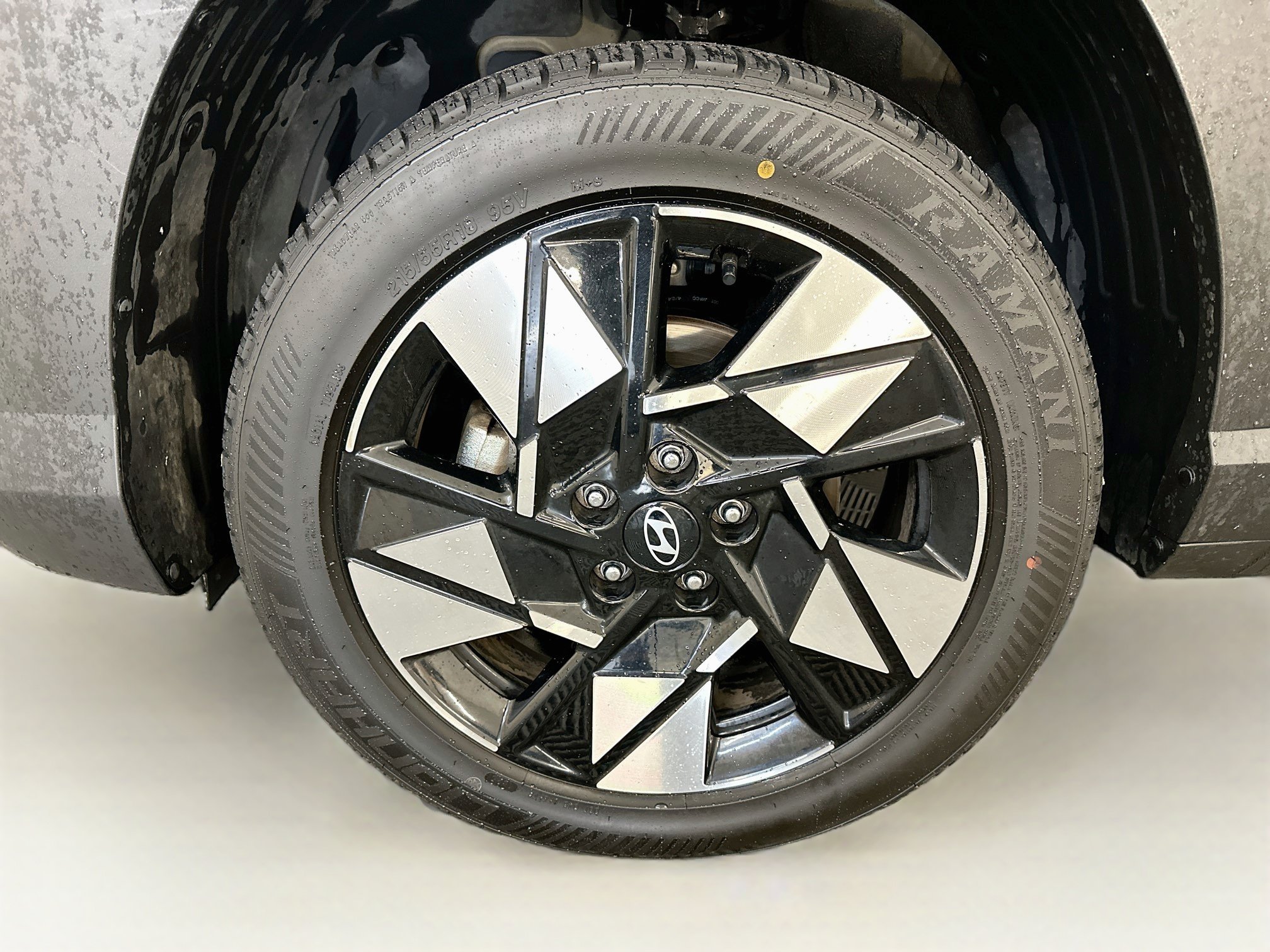 Used 2025 Hyundai Kona SEL AWD/4WD image 35