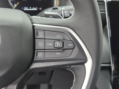 New 2025 Jeep Grand Cherokee L Laredo image 18