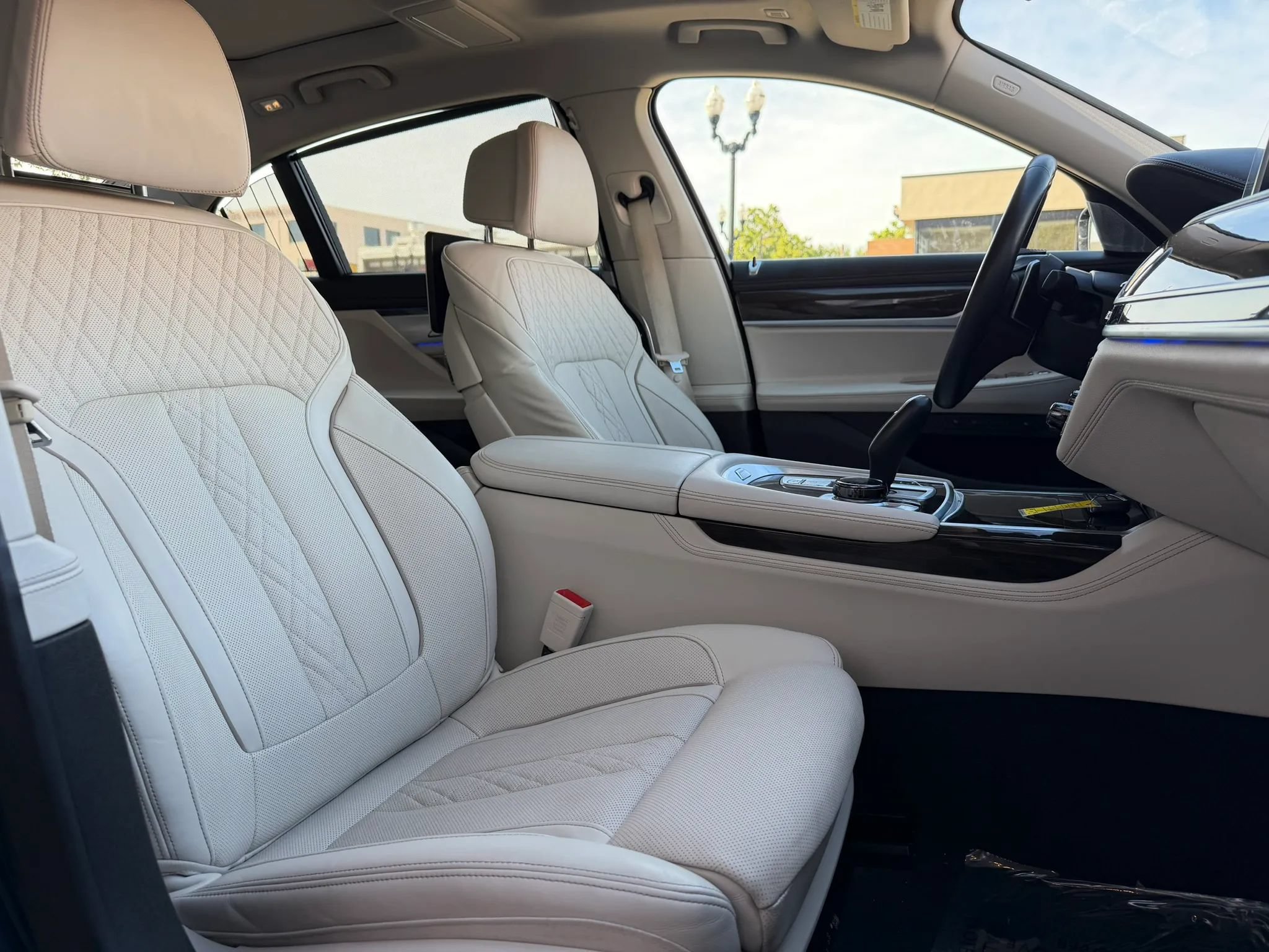 Used 2022 BMW 750i xDrive w/ Executive Package AWD/4WD image 21