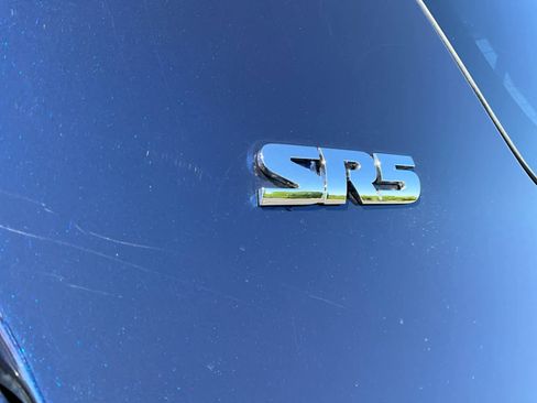 Used 2022 Toyota 4Runner SR5 Premium w/ Moonroof Package AWD/4WD image 26