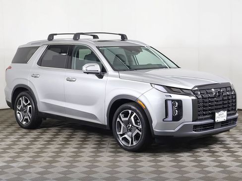 Used 2023 Hyundai Palisade SEL w/ Premium Package AWD/4WD image 2