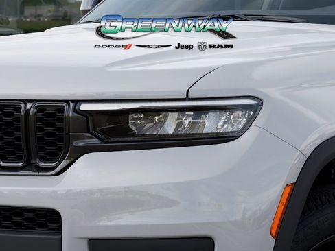 New 2025 Jeep Grand Cherokee L Altitude image 10