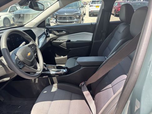 Used 2025 Chevrolet Trax LT FWD image 22