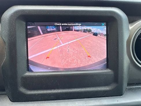 Used 2022 Jeep Wrangler Unlimited Sport AWD/4WD image 17