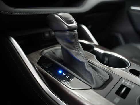 Used 2020 Toyota Highlander Limited image 28