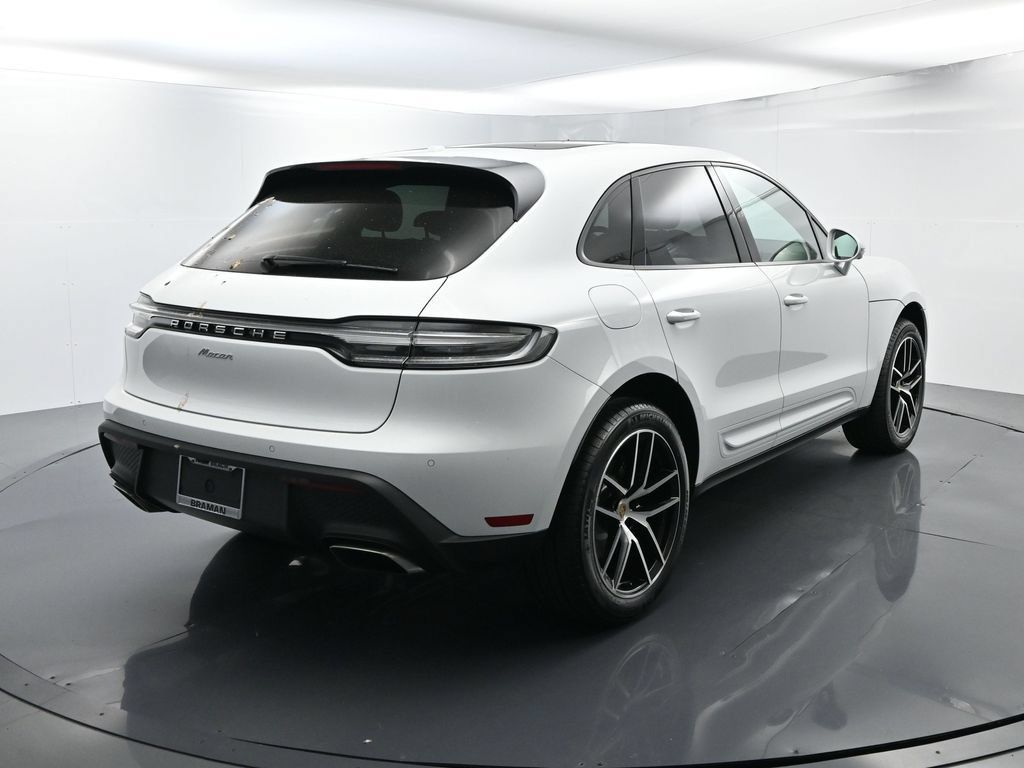 Certified 2025 Porsche Macan AWD/4WD image 14