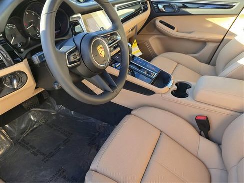New 2025 Porsche Macan image 4