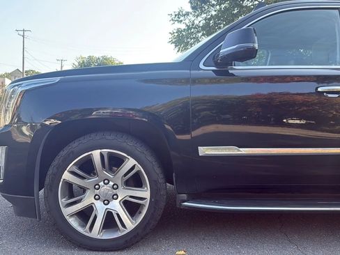 Used 2015 Cadillac Escalade Luxury image 4