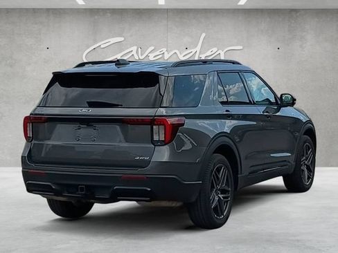 Used 2025 Ford Explorer ST-Line w/ ST-Line Street Pack AWD/4WD image 16
